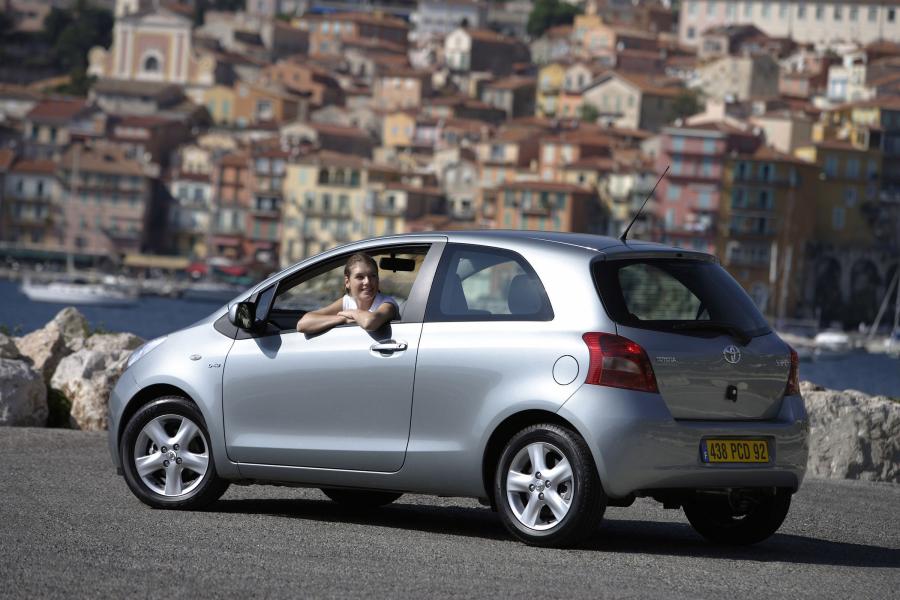  Toyota Yaris 2005 года  (фото 86 из 165)